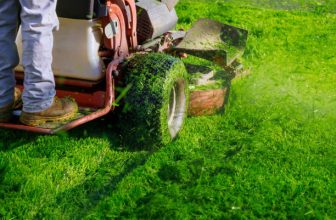 How to Choose the Best Mowing and Aeration Service in Manalapan, NJ: Tips and Advice