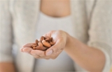 Almond enriched diet lowers cardiovascular risk factors